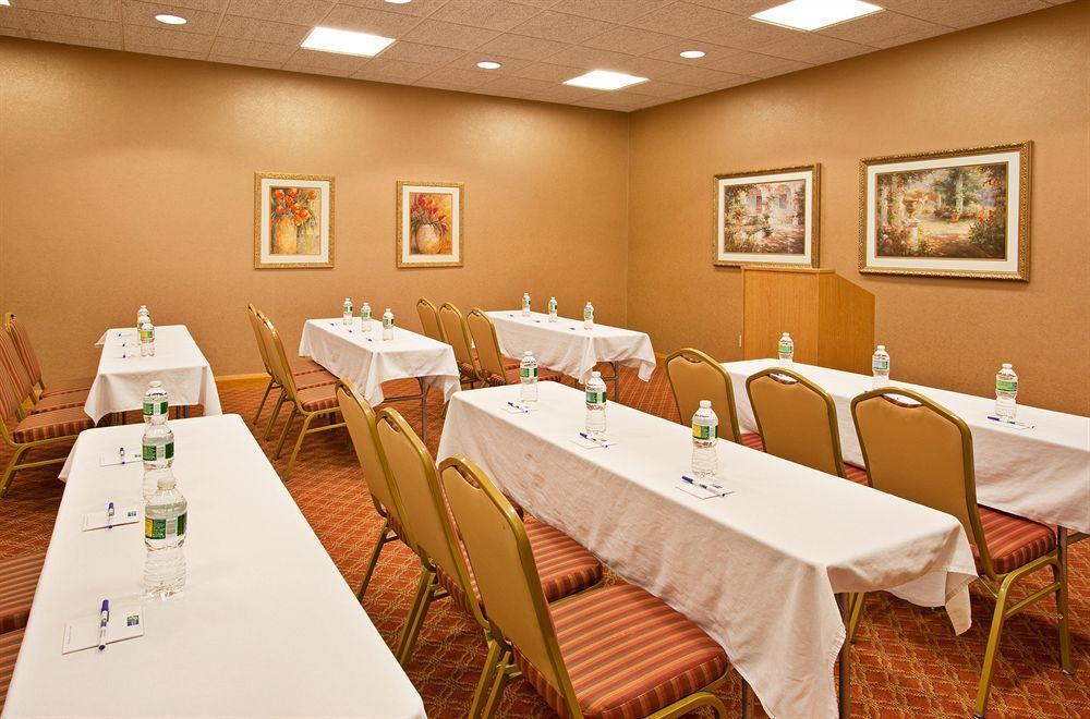 Holiday Inn Express & Suites Johnstown By Ihg Εξωτερικό φωτογραφία