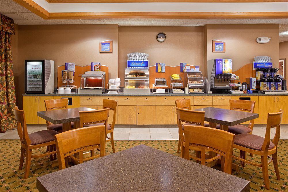 Holiday Inn Express & Suites Johnstown By Ihg Εξωτερικό φωτογραφία