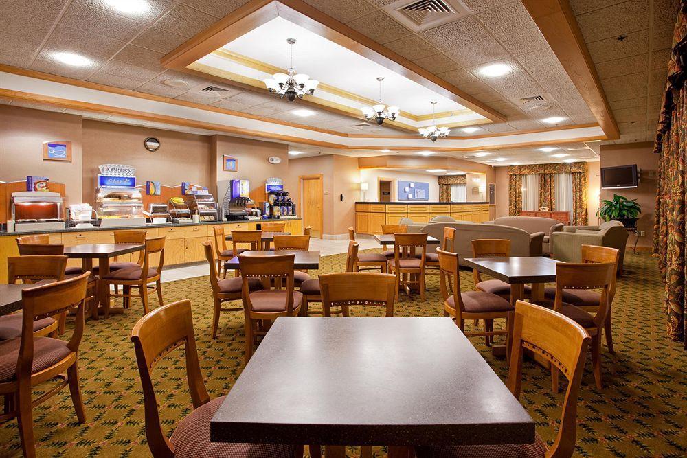 Holiday Inn Express & Suites Johnstown By Ihg Εξωτερικό φωτογραφία