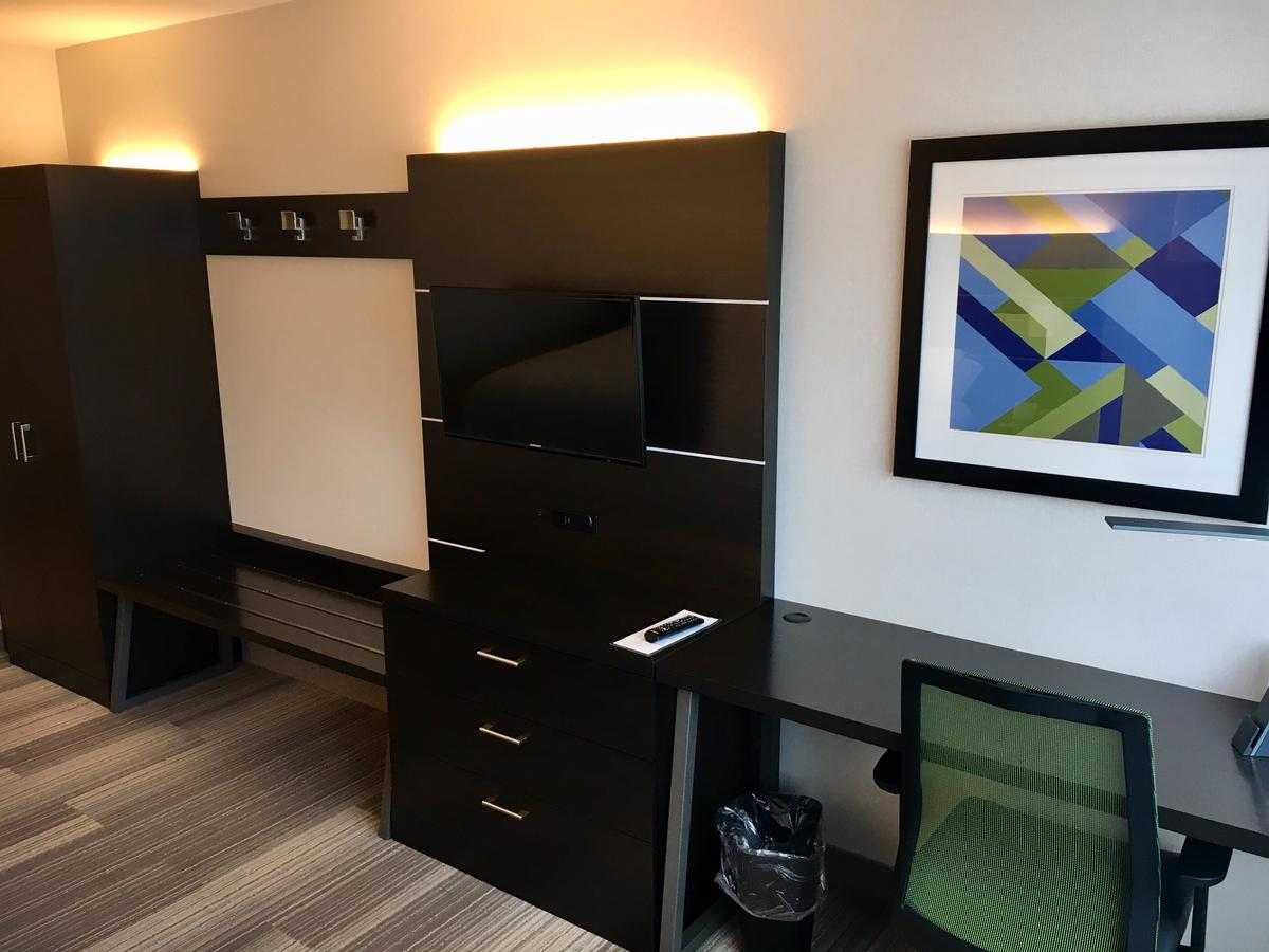 Holiday Inn Express & Suites Johnstown By Ihg Εξωτερικό φωτογραφία
