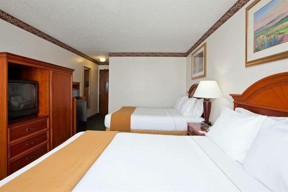 Holiday Inn Express & Suites Johnstown By Ihg Εξωτερικό φωτογραφία