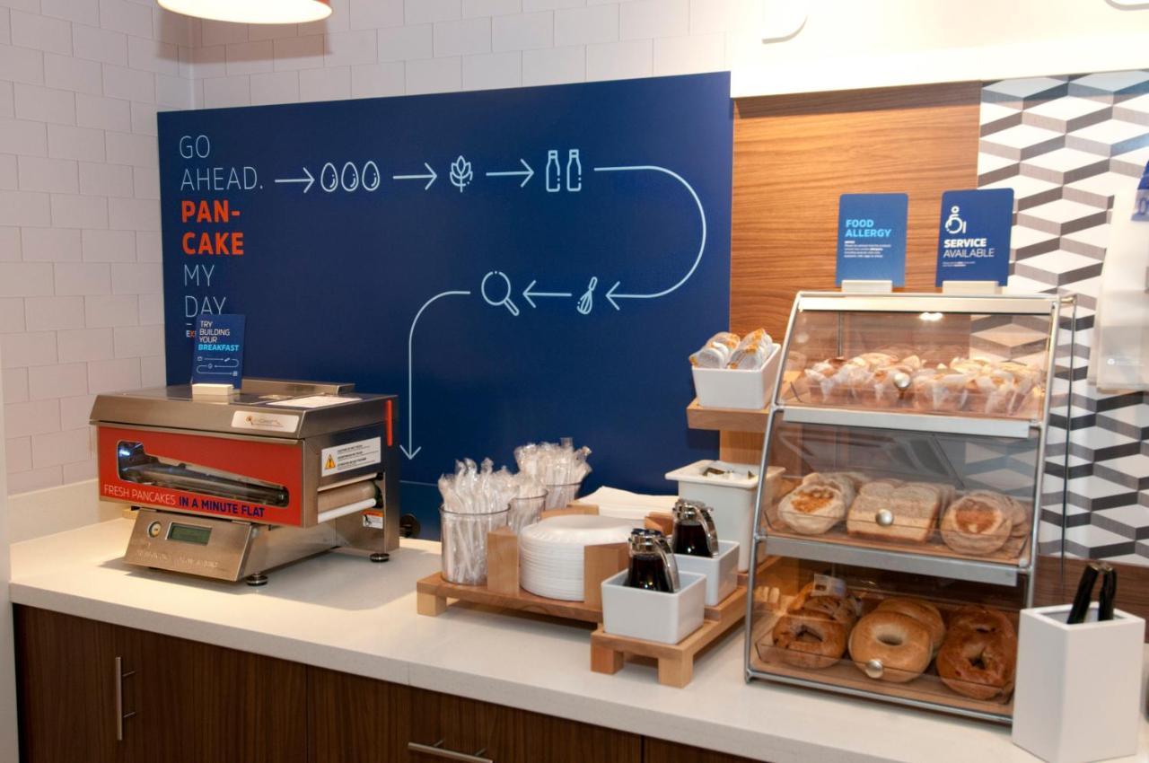 Holiday Inn Express & Suites Johnstown By Ihg Εξωτερικό φωτογραφία