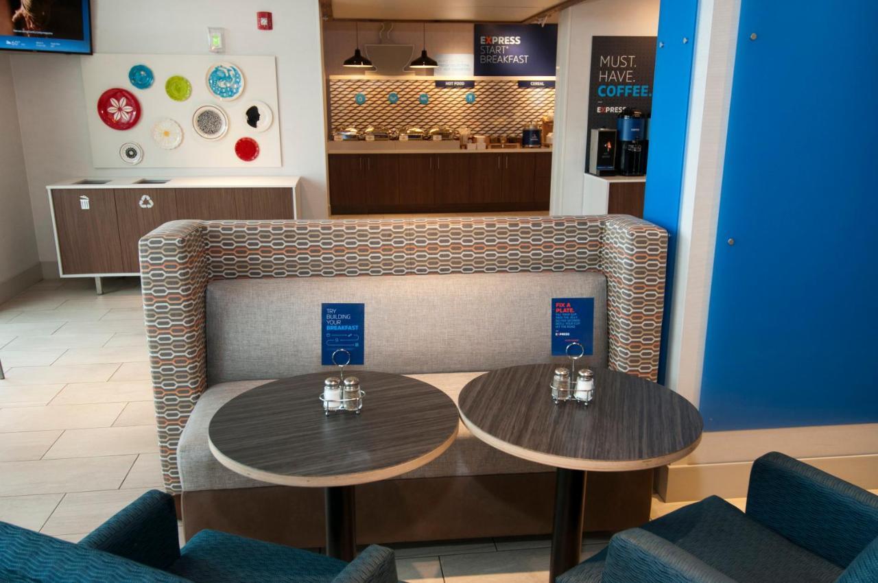 Holiday Inn Express & Suites Johnstown By Ihg Εξωτερικό φωτογραφία
