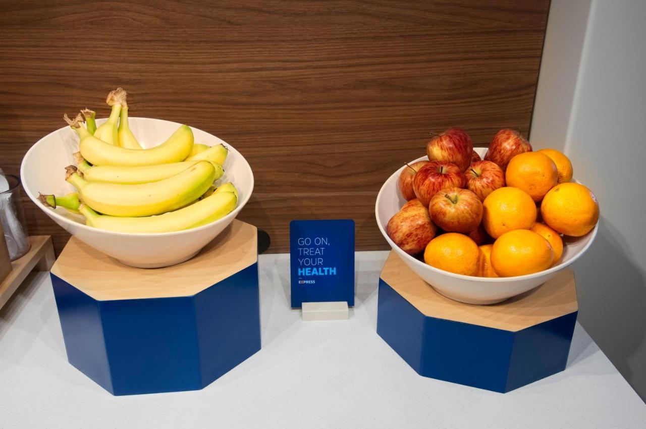 Holiday Inn Express & Suites Johnstown By Ihg Εξωτερικό φωτογραφία